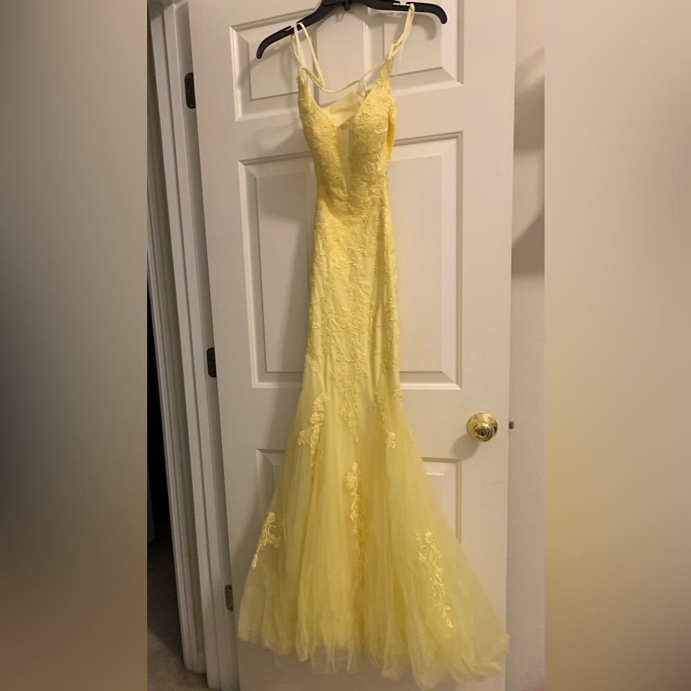 Stunning yellow prom/hoco/formal dress NEVER WORN